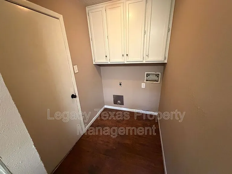 513 Willow Cir W — Photo 4