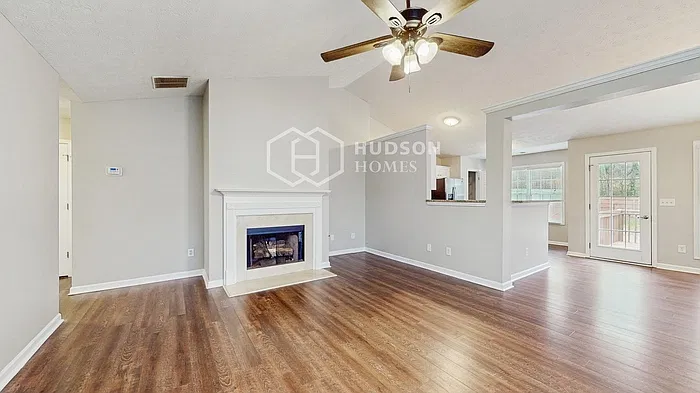 4 bed, 3.0 bath, 2348 sqft, $2,145 — Photo 3