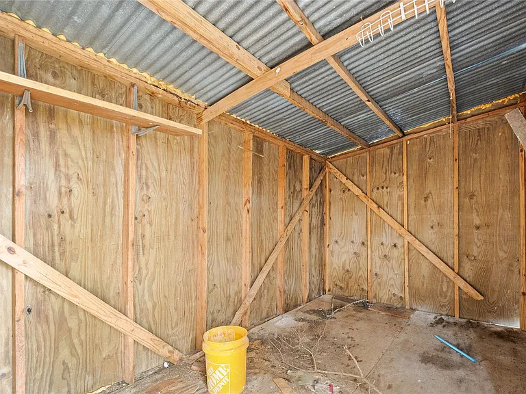 804 Avenue I — Photo 31