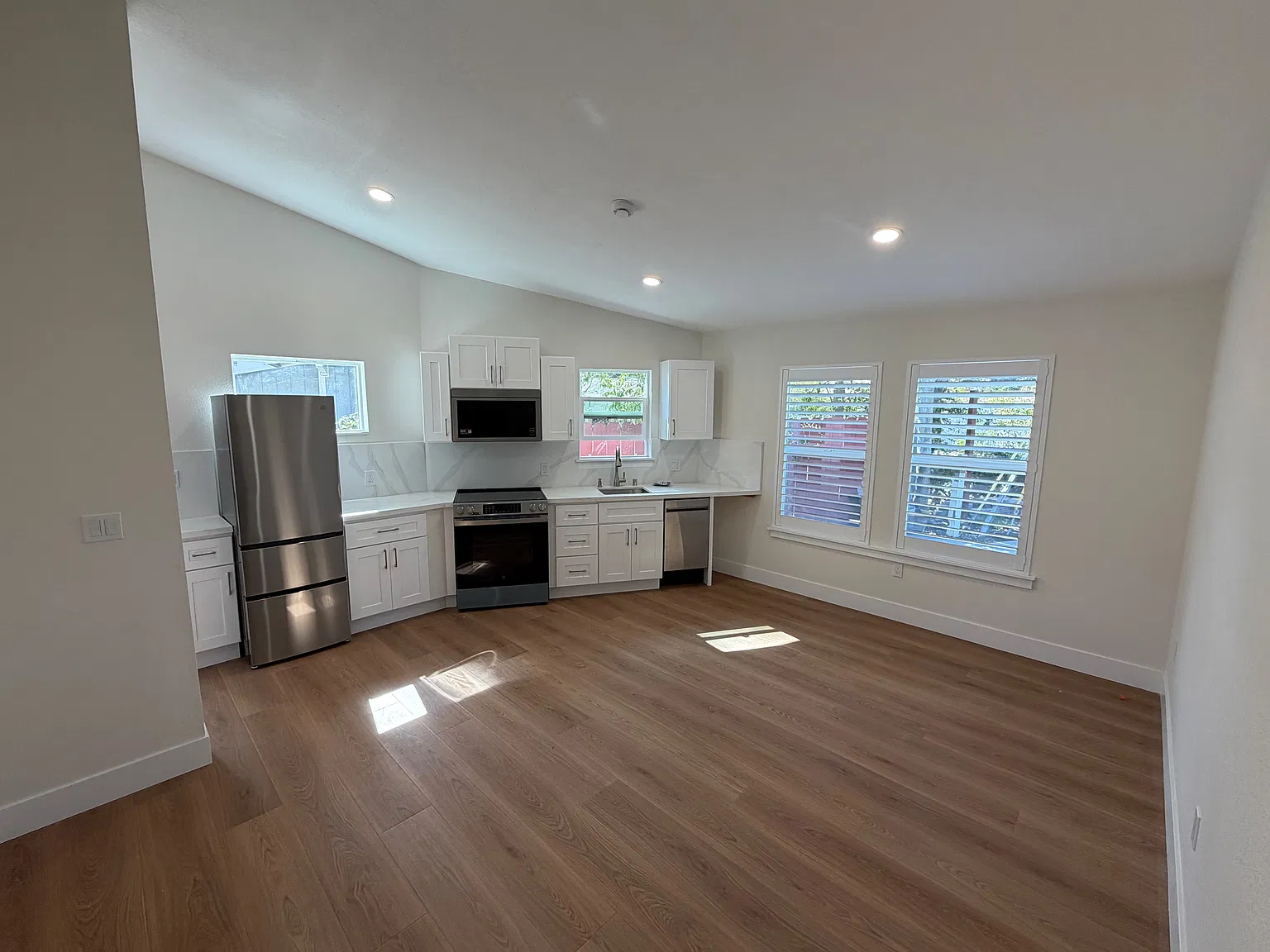 2 bed, 1.5 bath, 700 sqft, $3,550 — Photo 1