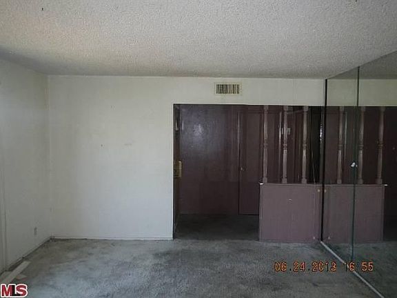 5th image of 419 E Moorehaven Dr