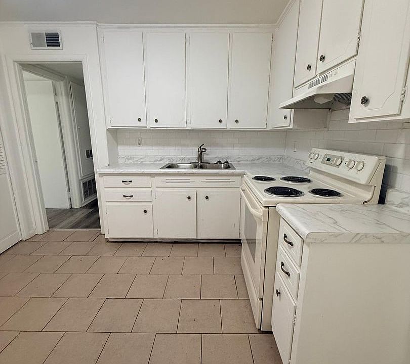 1st image of 426 Brookview Dr
