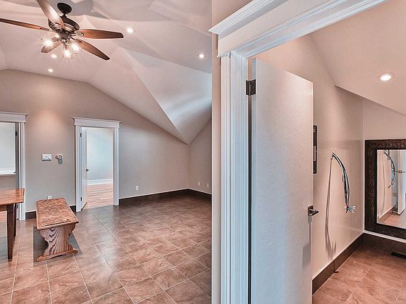 4th image of 145 Inglewood Dr #2