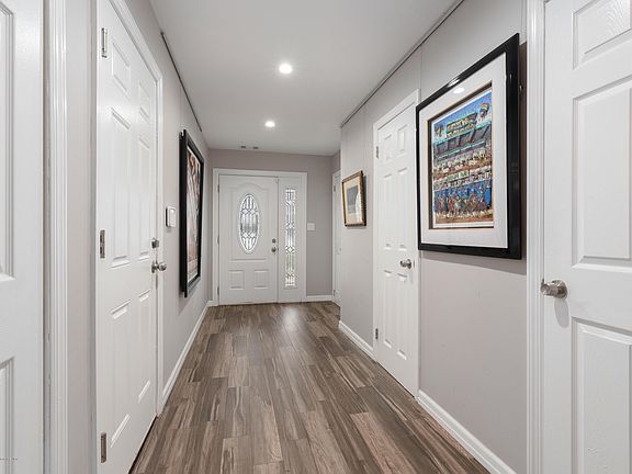 2nd image of 29 Lexington Cir