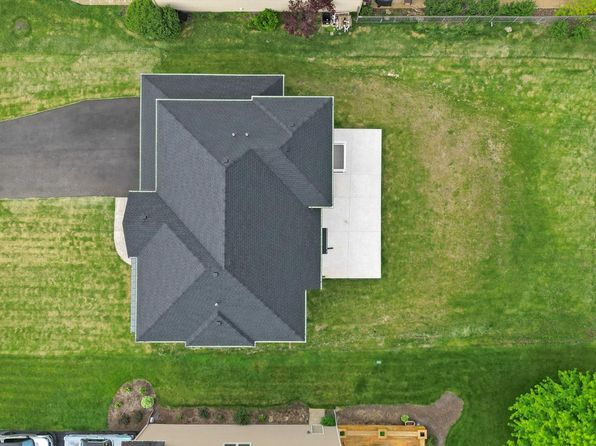 413 N Sycamore Ln, North Aurora, IL 60542