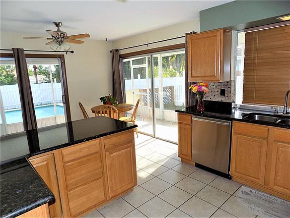 5th image of 244 Chaucer Ln