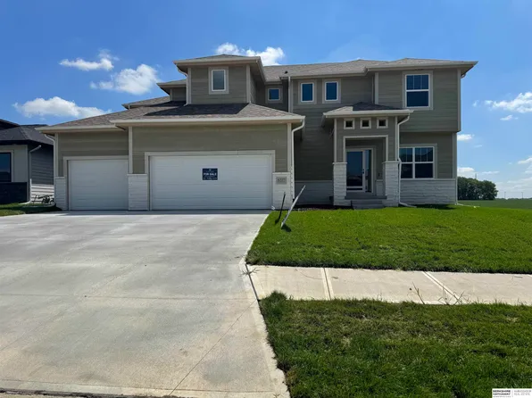 6327 207th St, Elkhorn, NE 68022