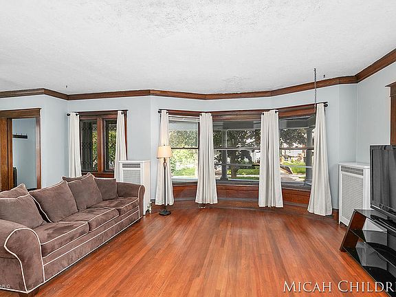 4th image of 307 Auburn Ave SE