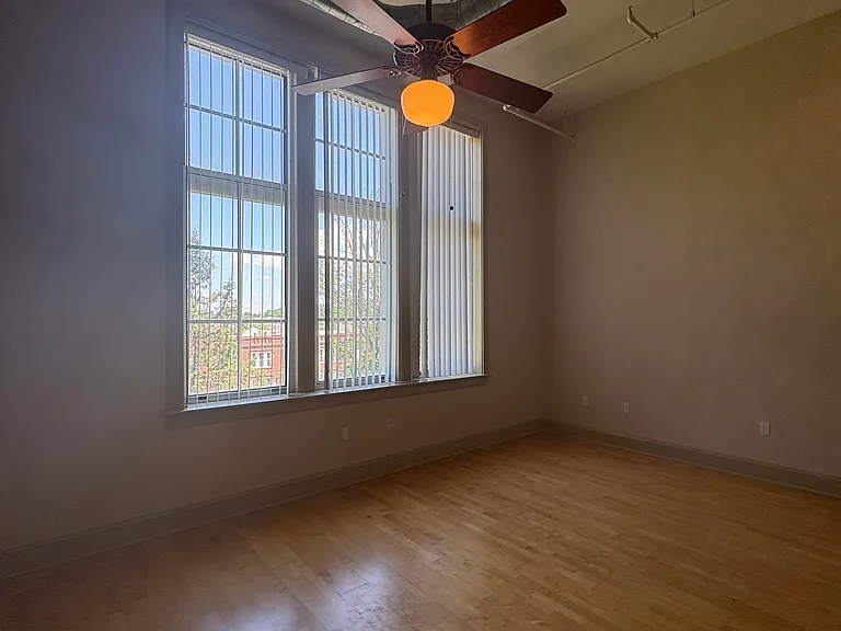 Theresa Park Loft Apartments — Photo 29