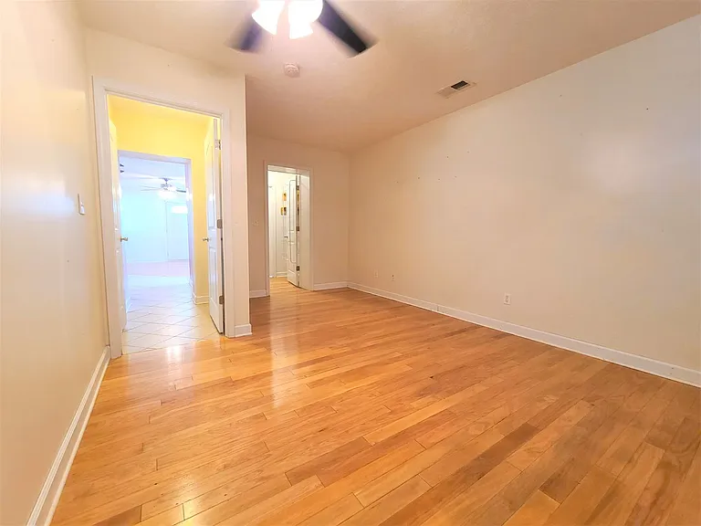 121 Fairfax Rd — Photo 15