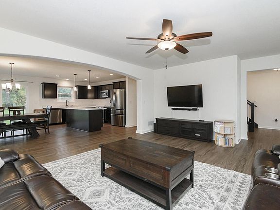 3rd image of 781 S Dewey AVENUE