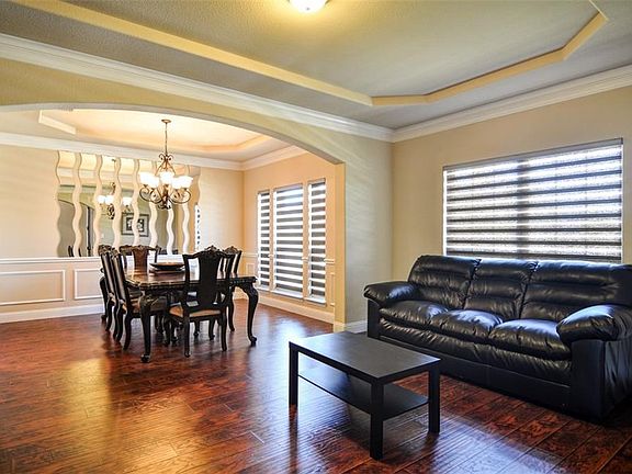 5th image of 3418 Edinburgh Dr