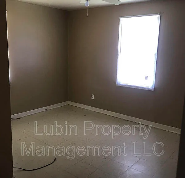 1263 Newark Ave — Photo 2