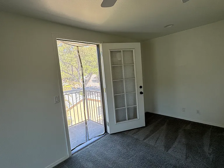 257 N Lomita Ave #B — Photo 17