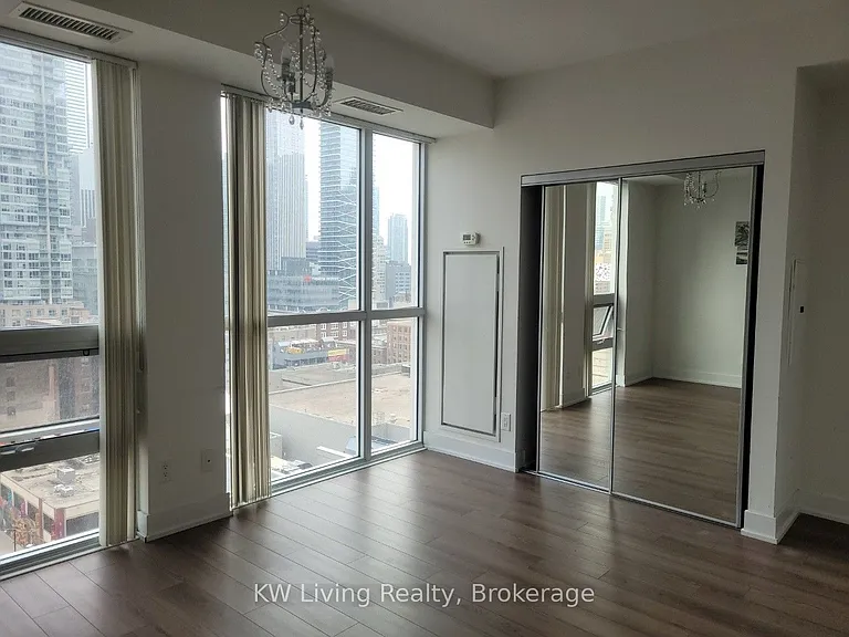 318 Richmond St W #1405 — Photo 1