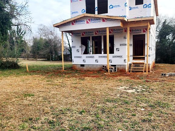 3rd image of 209 Glenn Rd