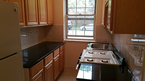 3rd image of 14035 Burden Cres APT 102