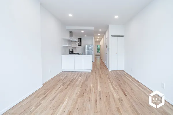 Rented by LIX Real Estate LLC | media 15