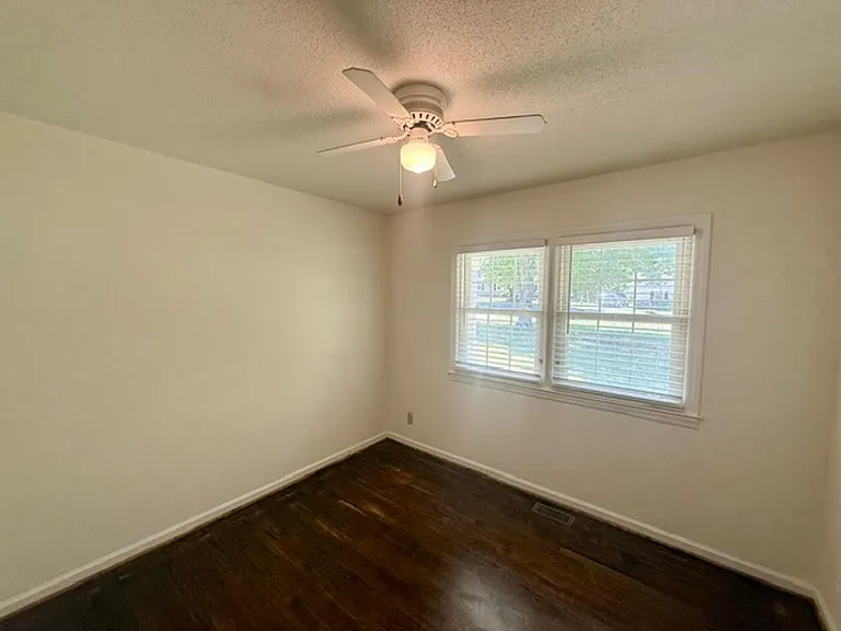 315 E Dameron Ave — Photo 9