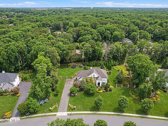 2nd image of 17 Meadow Run Court