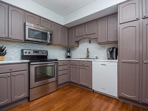 5th image of 3814 Northampton Dr