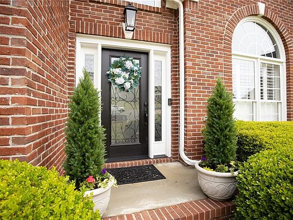 2nd image of 204 Golden Bell Way