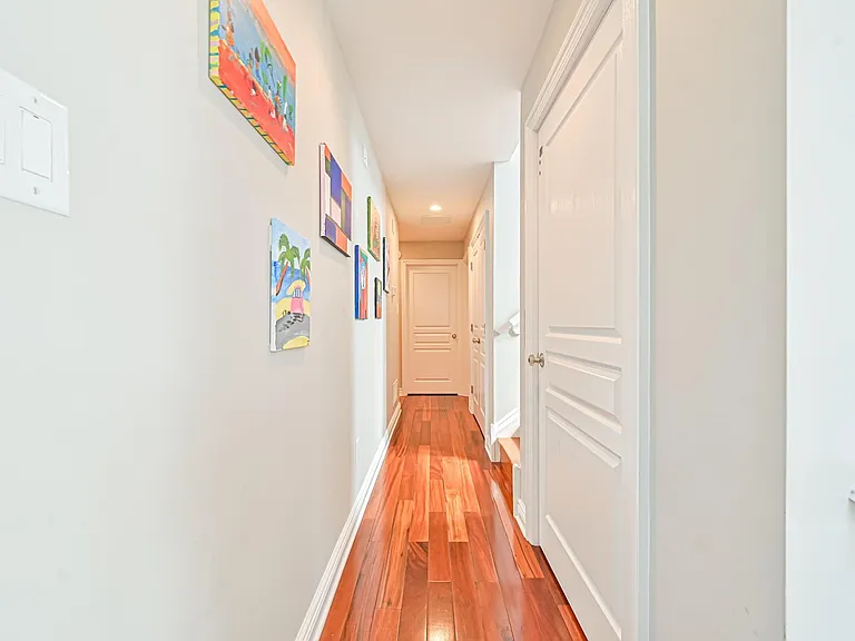 25 S 31st Ave — Photo 10