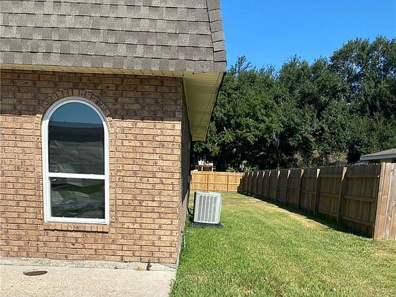 2nd image of 332 Woodland Dr