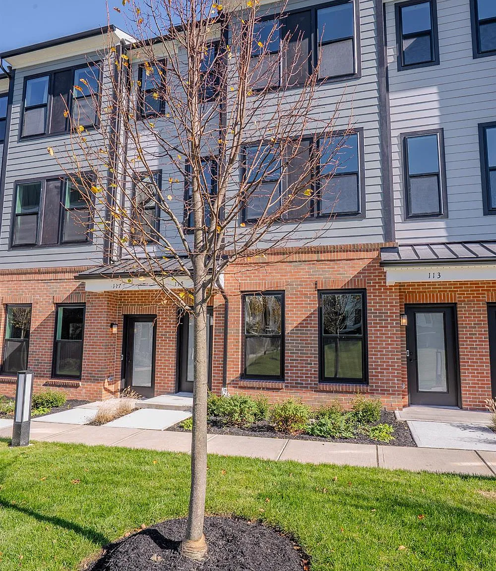 2 bed, 2.0 bath, 1004 sqft, $3,375 — Photo 2