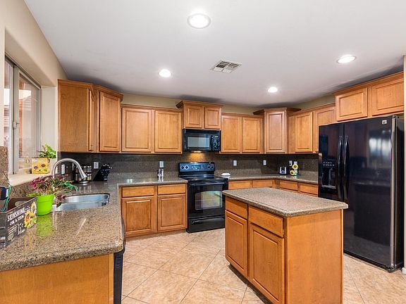 4th image of 18137 W Westpark Blvd