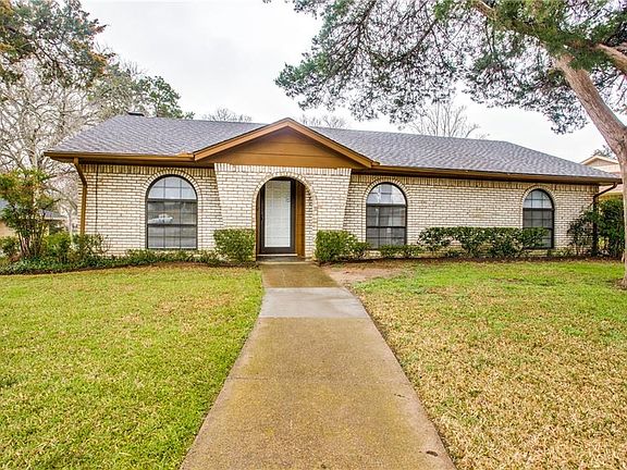 2nd image of 304 Brookwood Dr