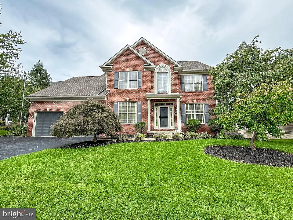 2242 W Greenleaf Dr