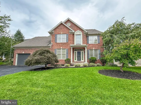 2242 W Greenleaf Dr, Frederick, MD 21702