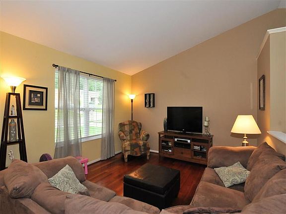 5th image of 3981 Deerchase Dr