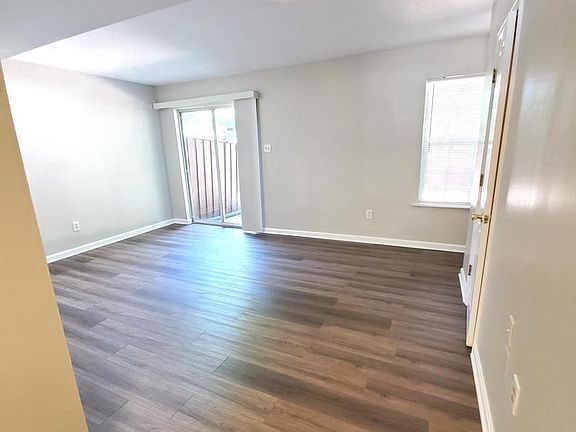3rd image of 1217 Dahlia Ln
