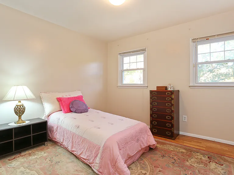 7 Susan Ct — Photo 16