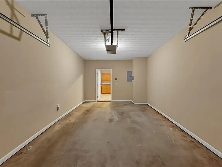 1025 City Park Dr — Photo 14