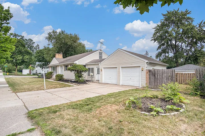 130 Plymouth Ave NE — Photo 4