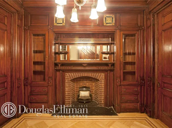 1234 Dean Street image 1 of 10