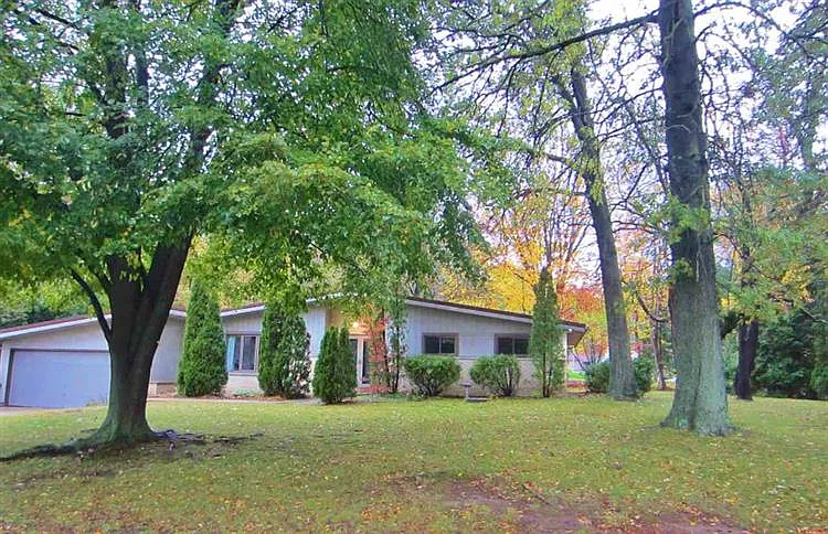 17305 Fergus Dr photo 1