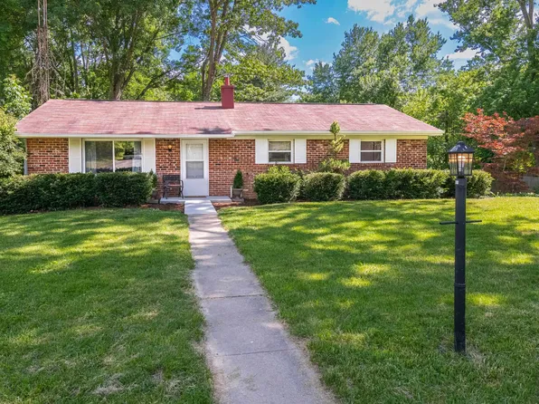 3747 W Oak Leaf Dr, Bloomington, IN 47403