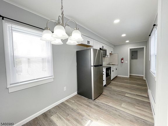 5th image of 59 Trinity St #C