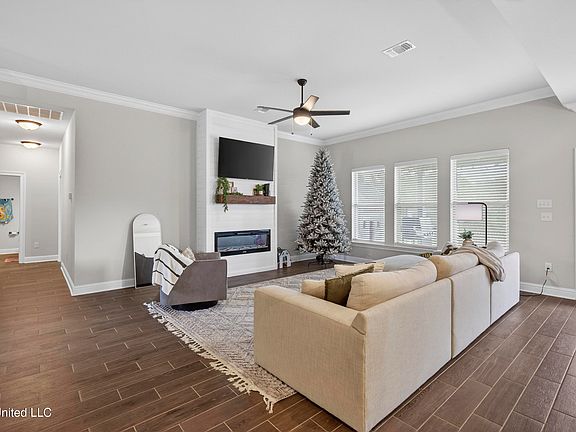 5th image of 15376 High Point Dr