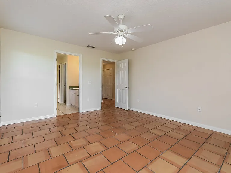 1001 Gary Dr — Photo 11