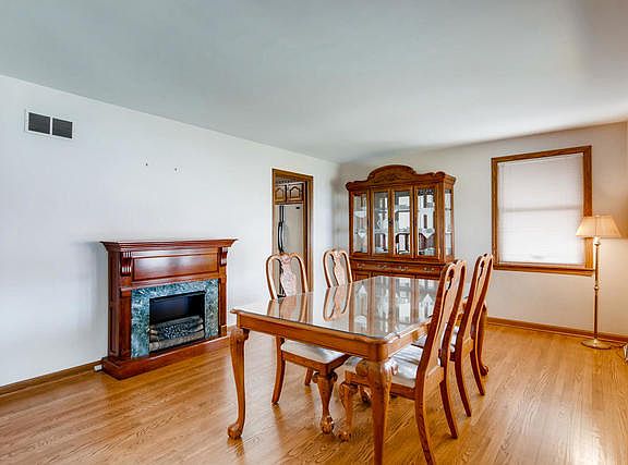 4th image of 3342 Ernst St