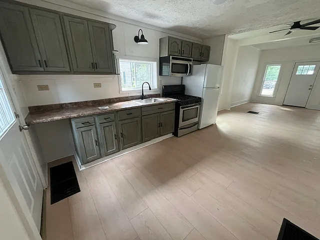 219 E Bridge St — Photo 8