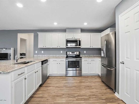 5th image of 6417 Riverplace Landing Dr