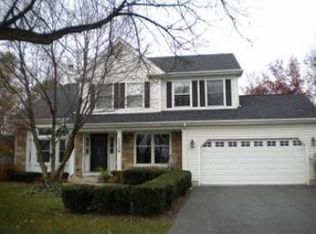 1124 Highland Grove Dr, Buffalo Grove, IL 60089