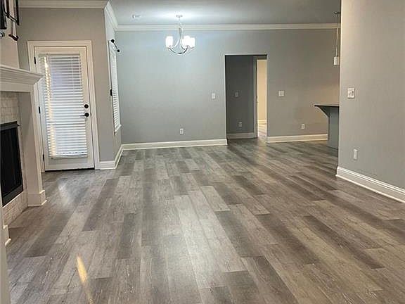 2nd image of 2310 Poppy St