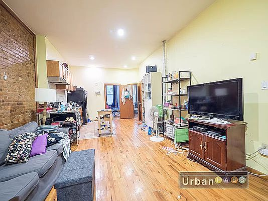 5th image of 585 Saint Johns Pl #1